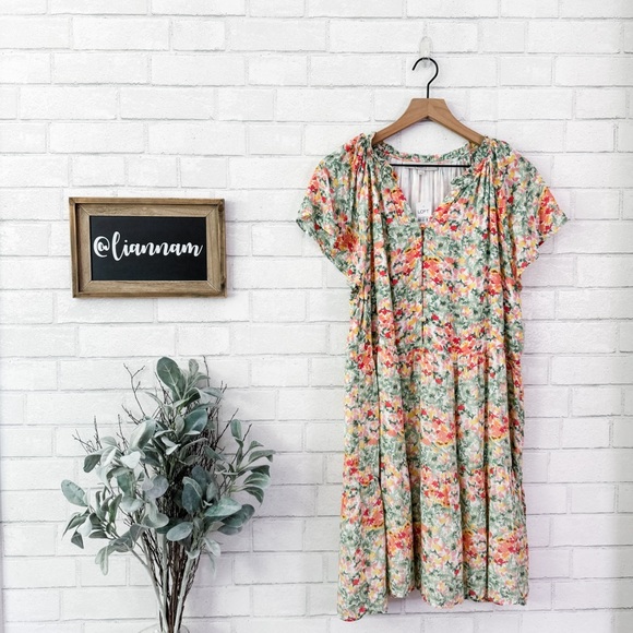 LOFT Dresses & Skirts - LOFT Floral Flounce Short Sleeve Dress